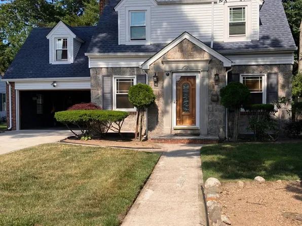 12 Maryland Avenue, Freeport, NY 11520
