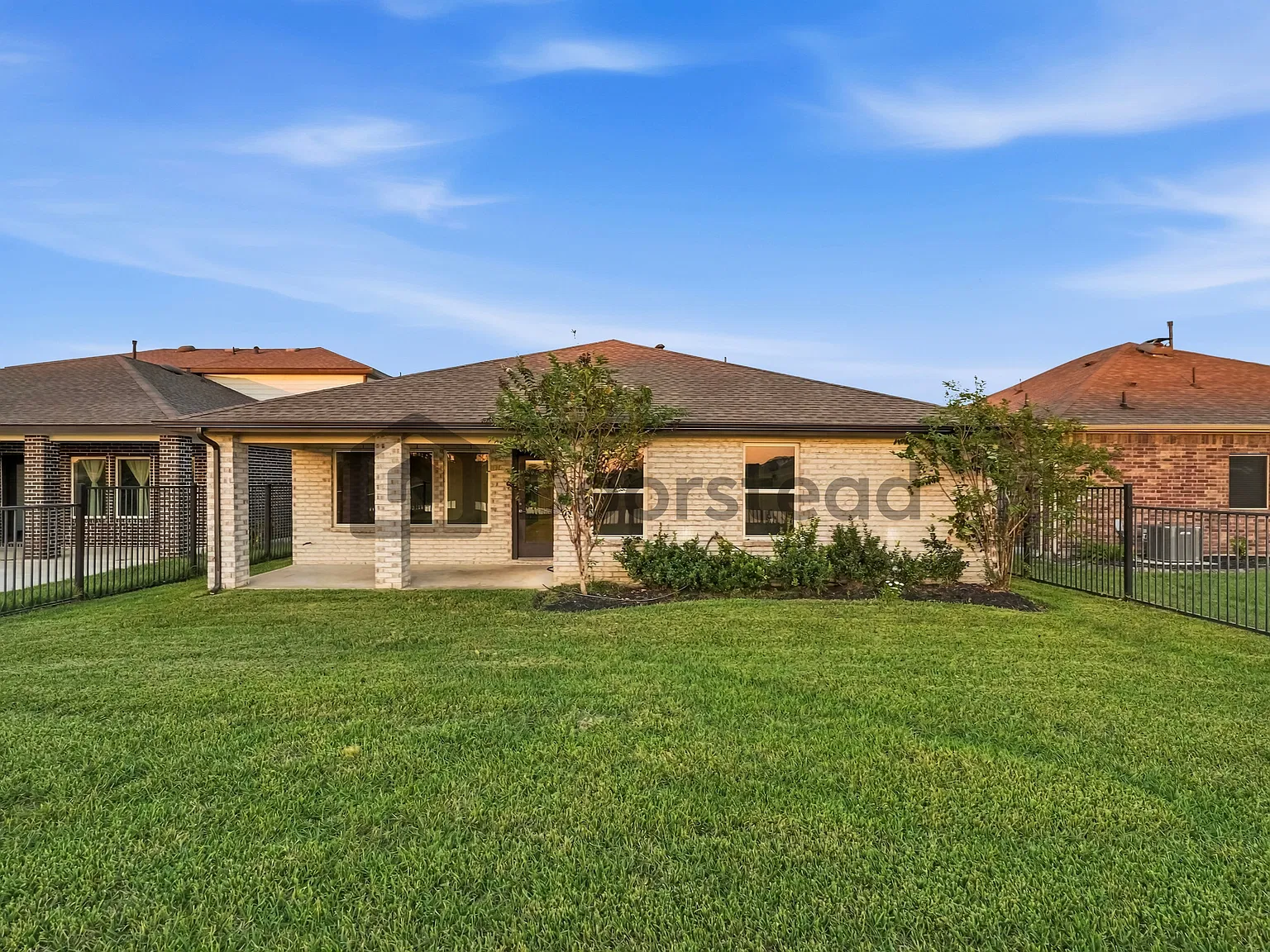 3 bed, 2.5 bath, 2496 sqft, $2,200 — Photo 2