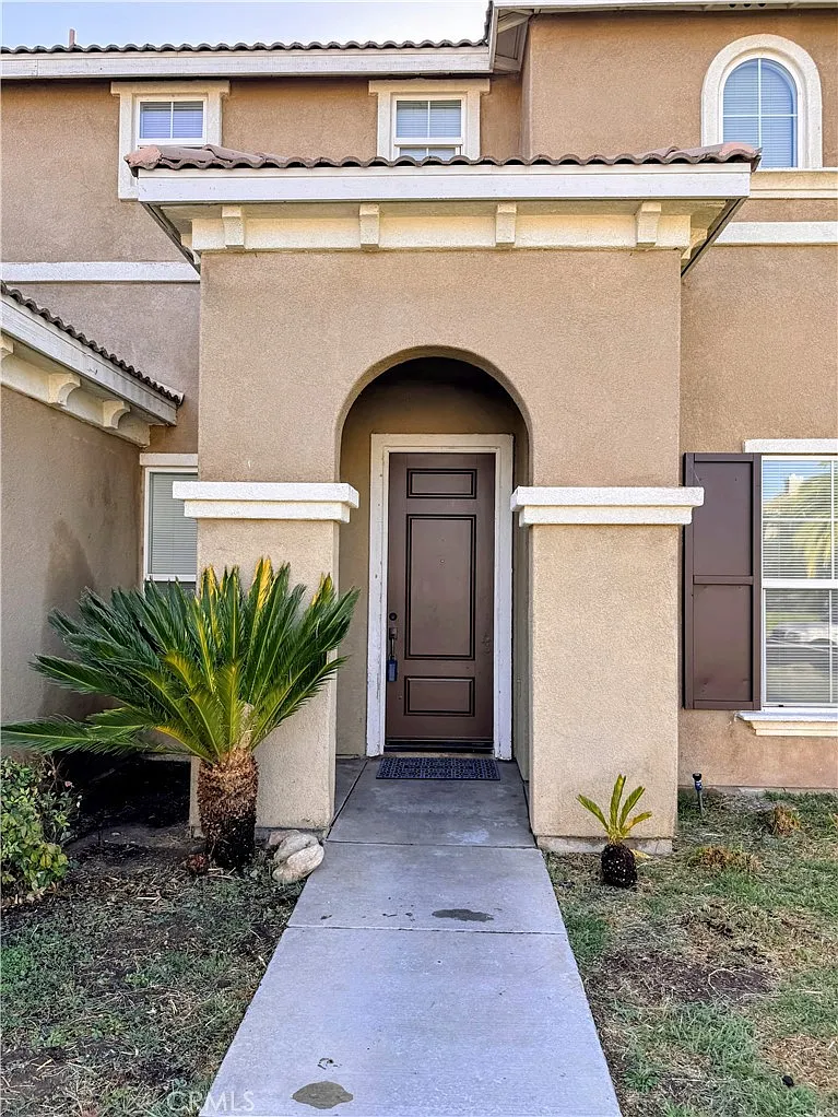 4 bed, 2822 sqft, $3,650 — Photo 2
