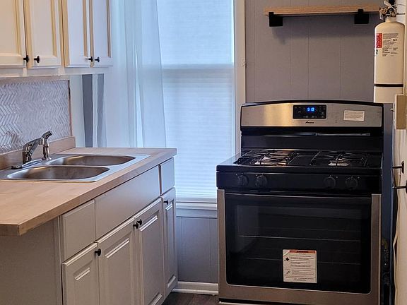 3rd image of 1501 College Ave NE #2