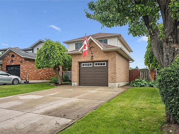2nd image of 817 Acadia Dr