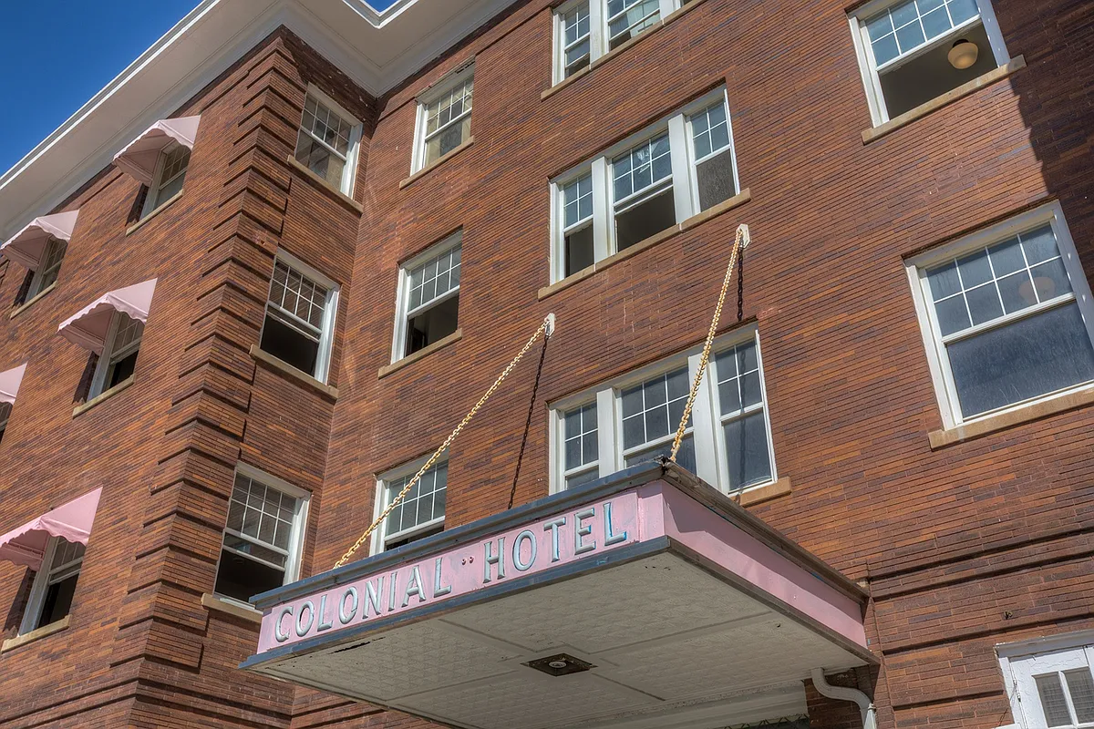 Building Photo - Colonial Hotel Apartments