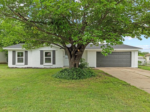 840 Belaire Dr, Burleson, TX 76028