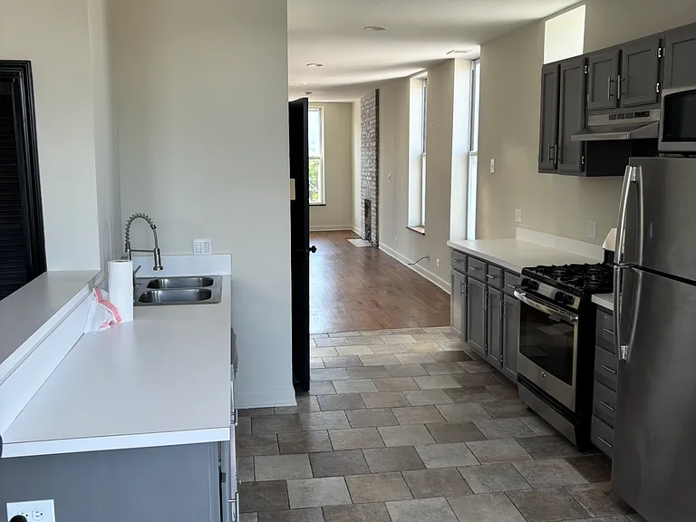 350 W Wendell St #4 — Photo 2