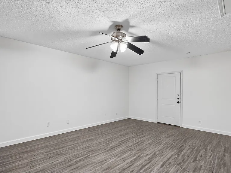2324 Markland St — Photo 13