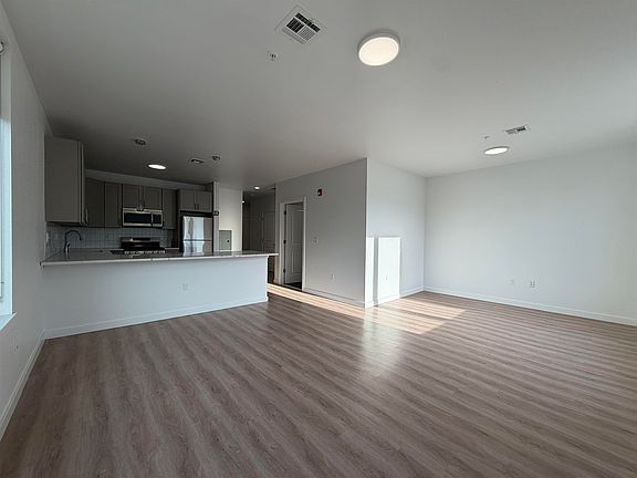 4th image of 306 Bergen Ave APT 206