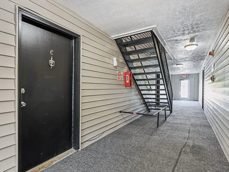 Castleton Manor Apartments — Photo 46