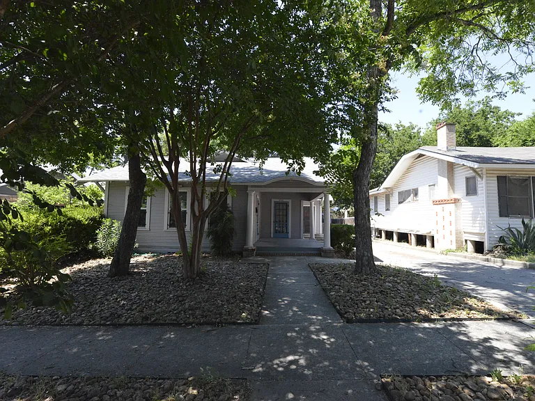 423 W Huisache Ave — Photo 2