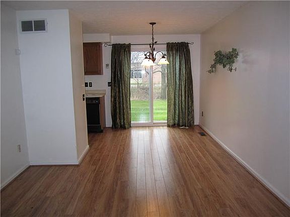 3rd image of 69 Southfield Dr