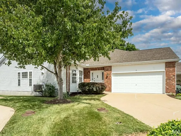 303 Holloway Ridge Ct, Ballwin, MO 63011