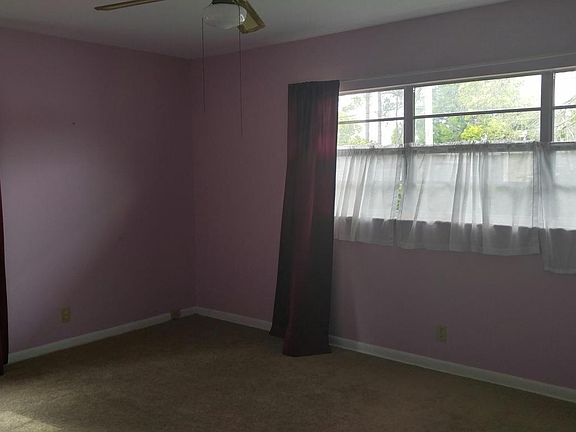 4th image of 5424 Santa Monica Blvd N