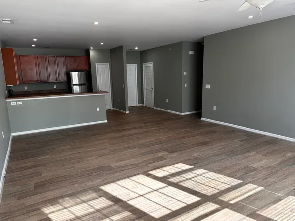 932 Southmoor Dr, Virginia Beach, VA