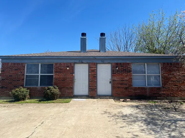 305 Casie Ct, Denton, TX 76207