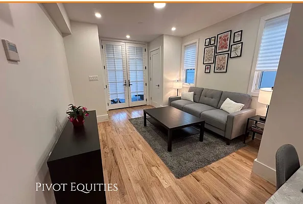 Living room, photo 2