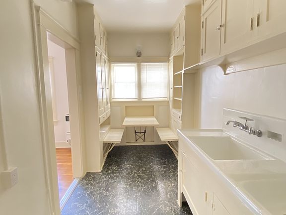 4th image of 1035 E Broadway #11268751