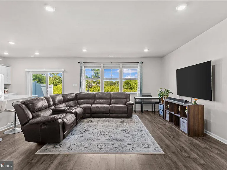 15 Morley Blvd — Photo 9