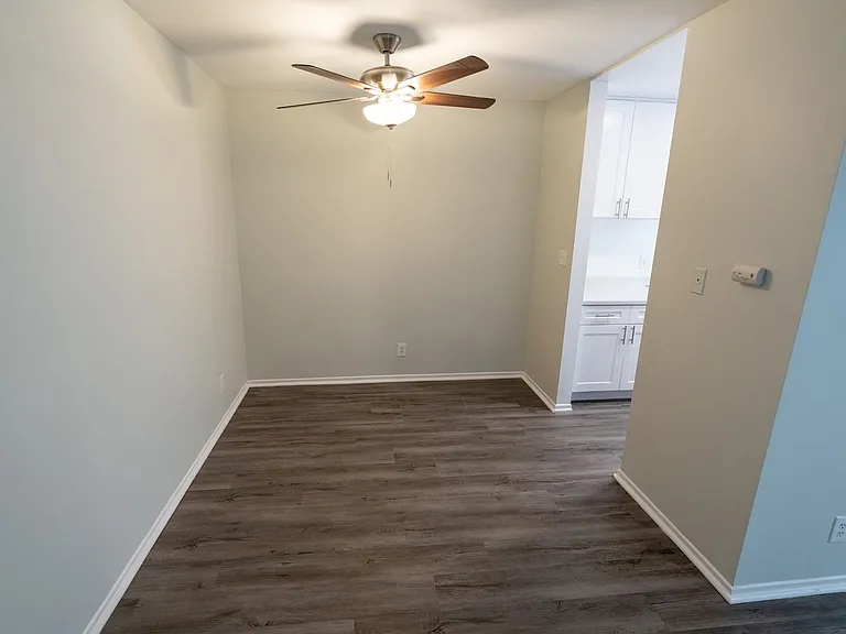 314 South Manhattan Place — Photo 11