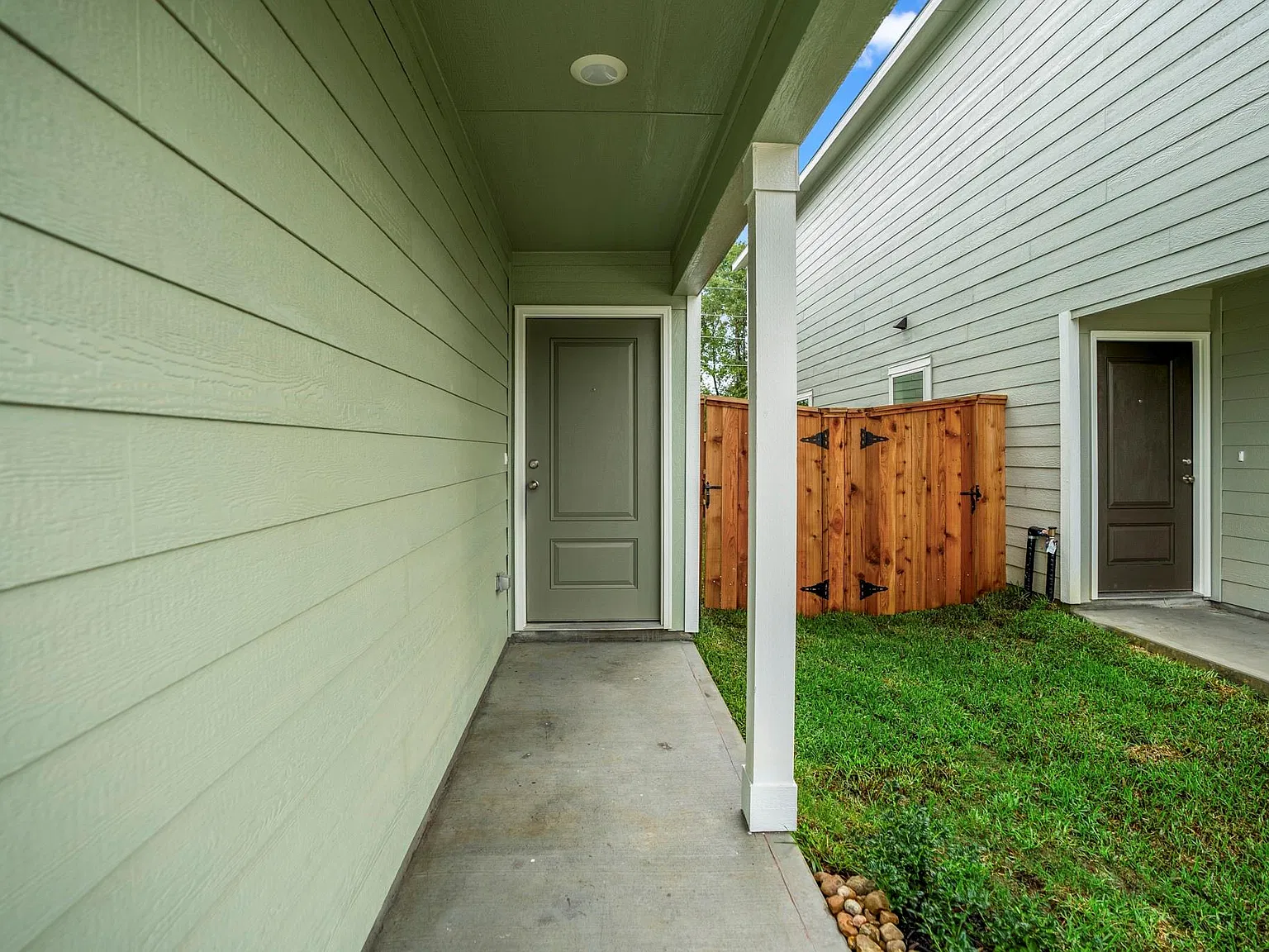 4 bed, 2.5 bath, 1530 sqft, $1,800 — Photo 3