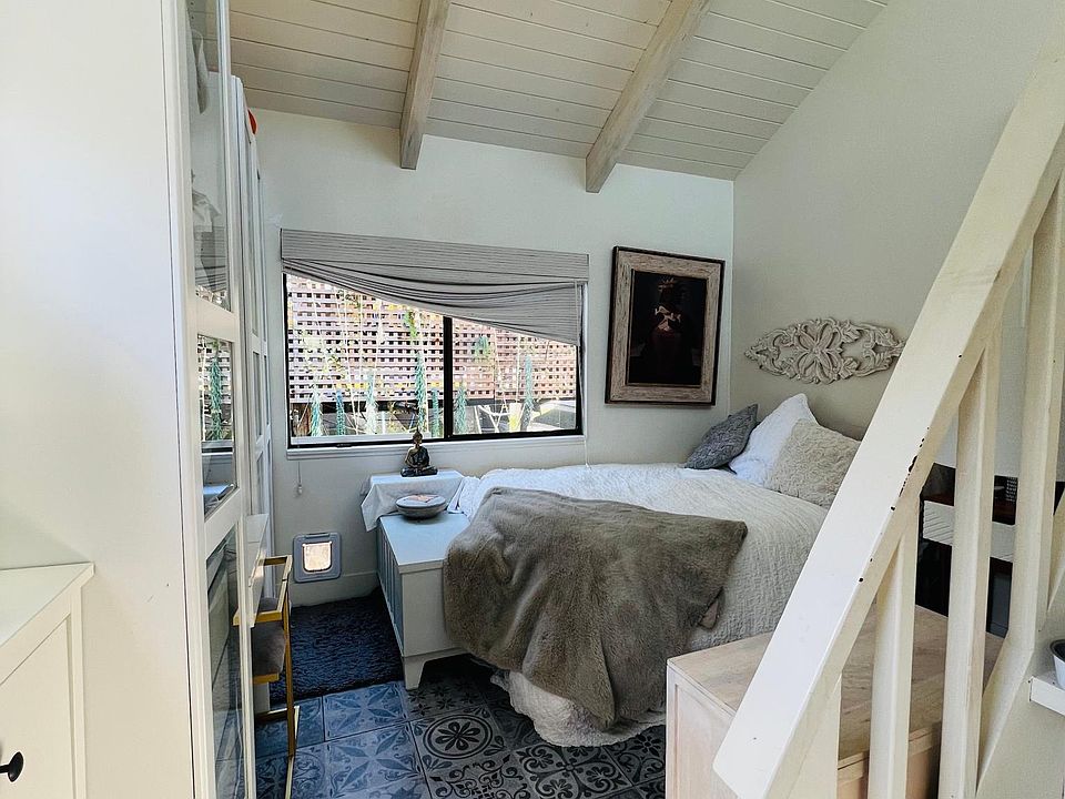 entrance to bedroom