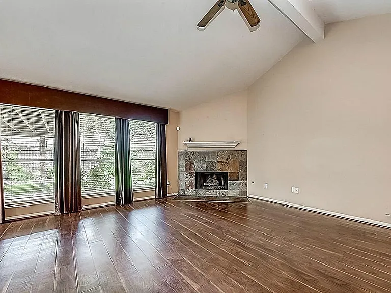 2910 Huntington Way — Photo 3