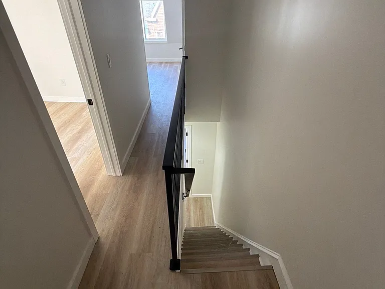128 Hanford Pl — Photo 12