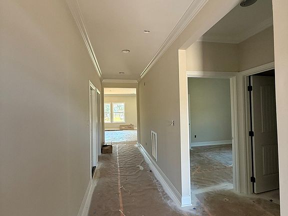 4th image of 102 Van Gilder Way