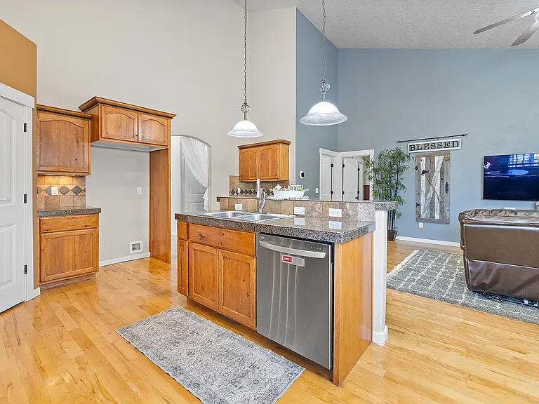 12805 W Berghan St — Photo 14