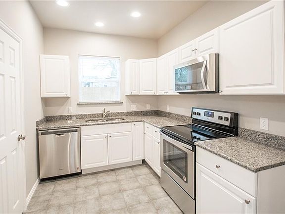 2nd image of 1337 E Harvey Ave