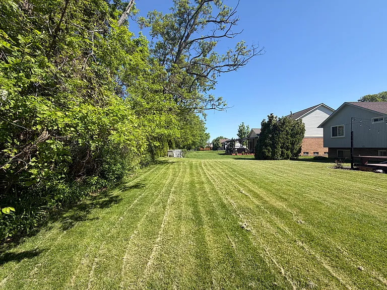 741 Kentucky Dr — Photo 3