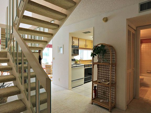 2nd Full Bath-Kitchen-Stairs to Loft Master