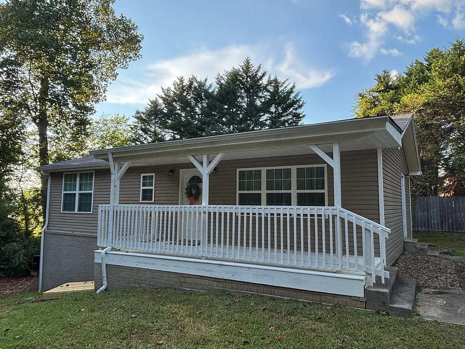 1913 E Lamar Alexander Pkwy