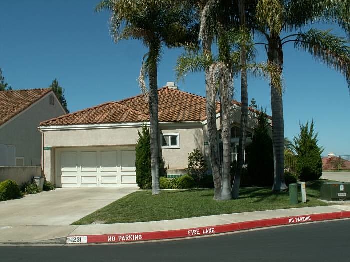Detached home in "The Fairways" of Lake San Marcos. Comes wi