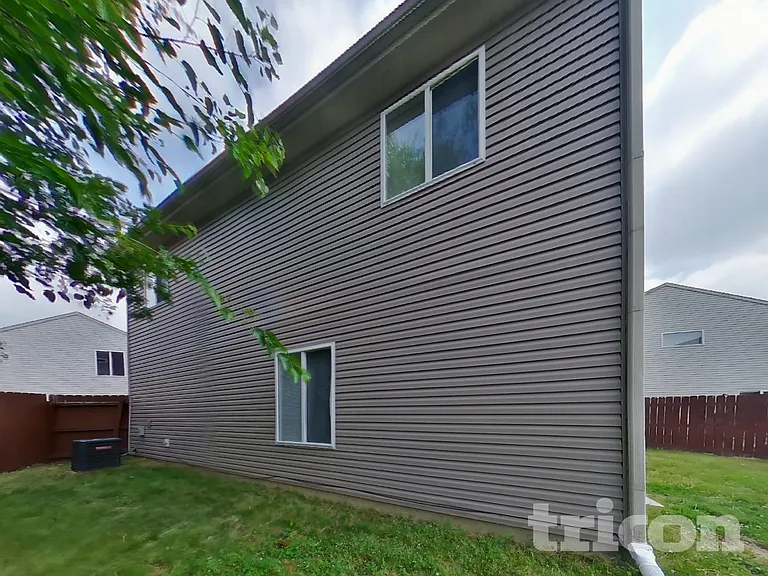 569 Stobus Dr — Photo 15