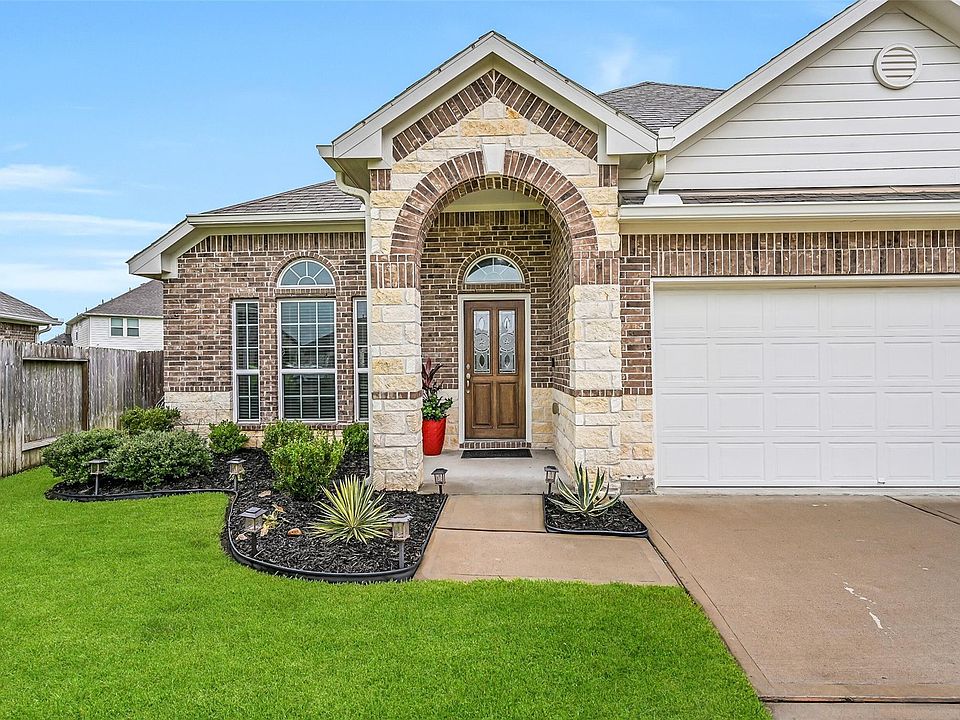 1st image of 305 Bordeaux Ct