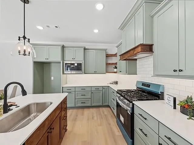 4 bed, 1880 sqft, $2,195 — Photo 4
