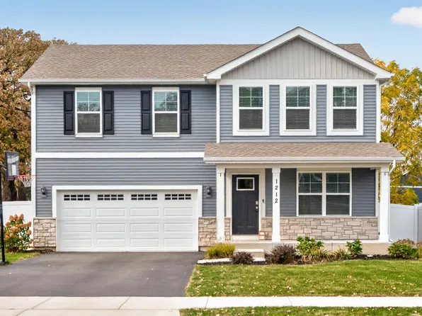 1212 Inkberry Ln, Hampshire, IL 60140