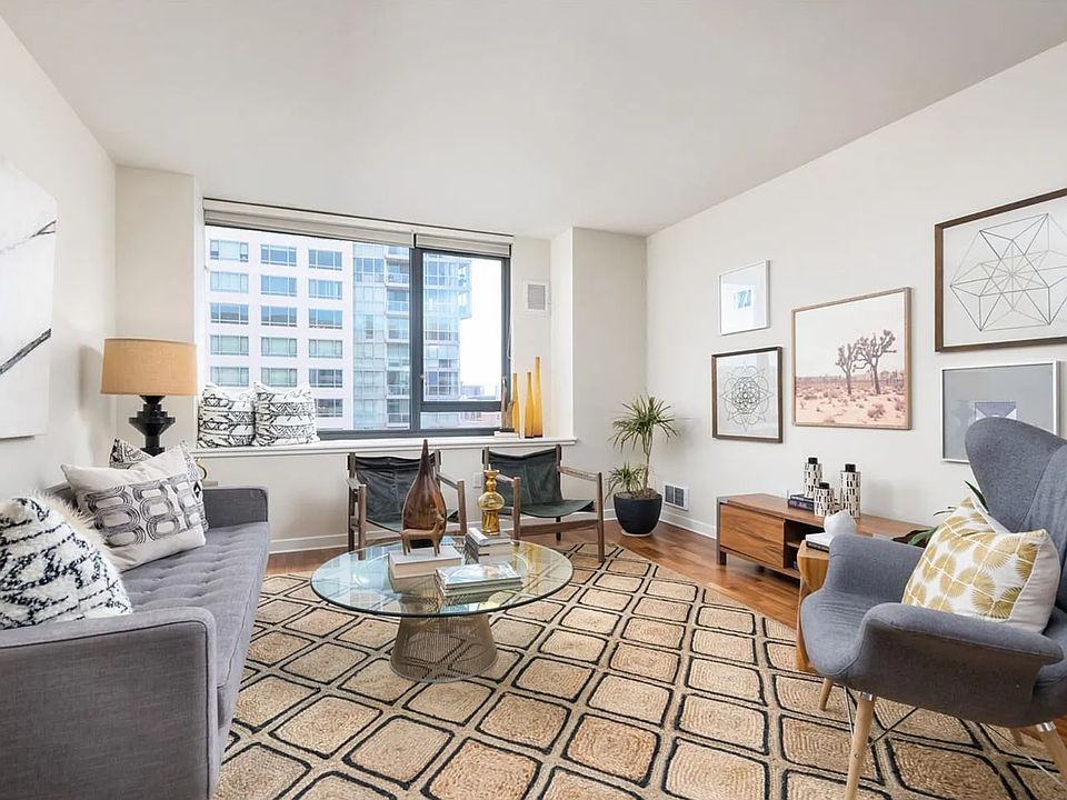 Spacious living room