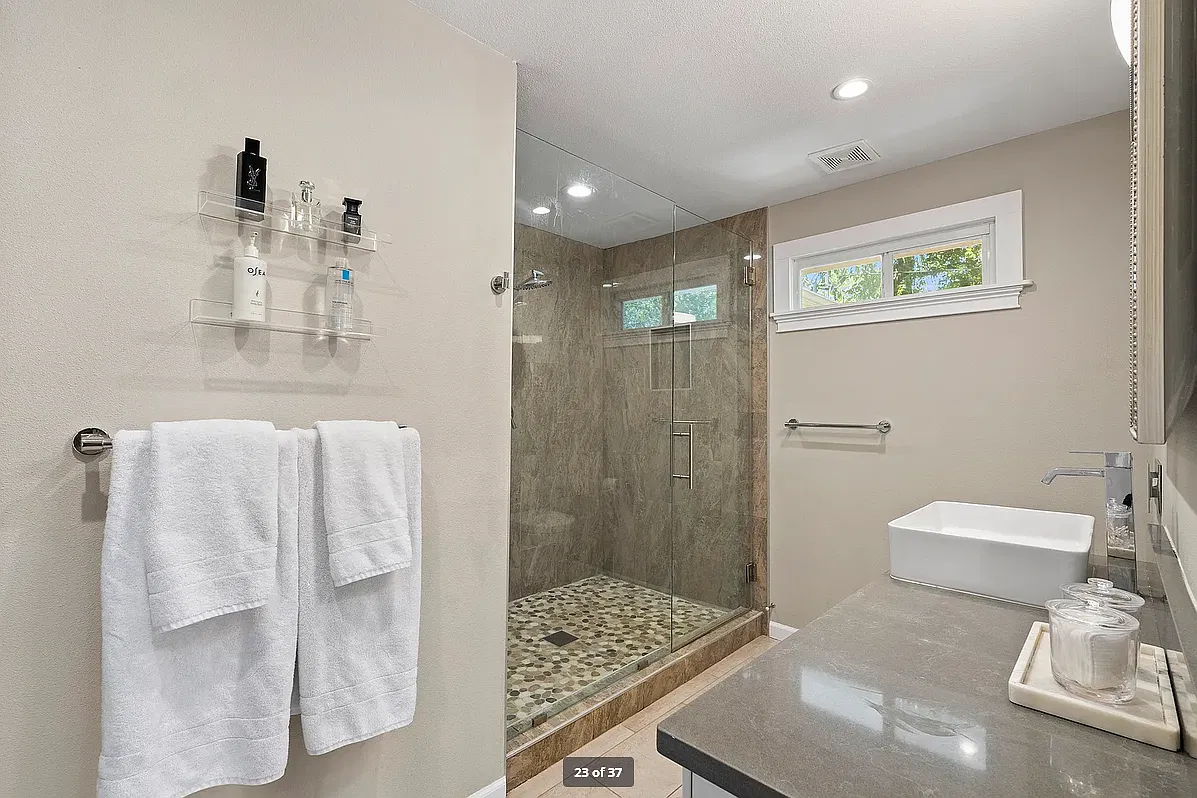4 bed, 2260 sqft, $3,300 — Photo 3