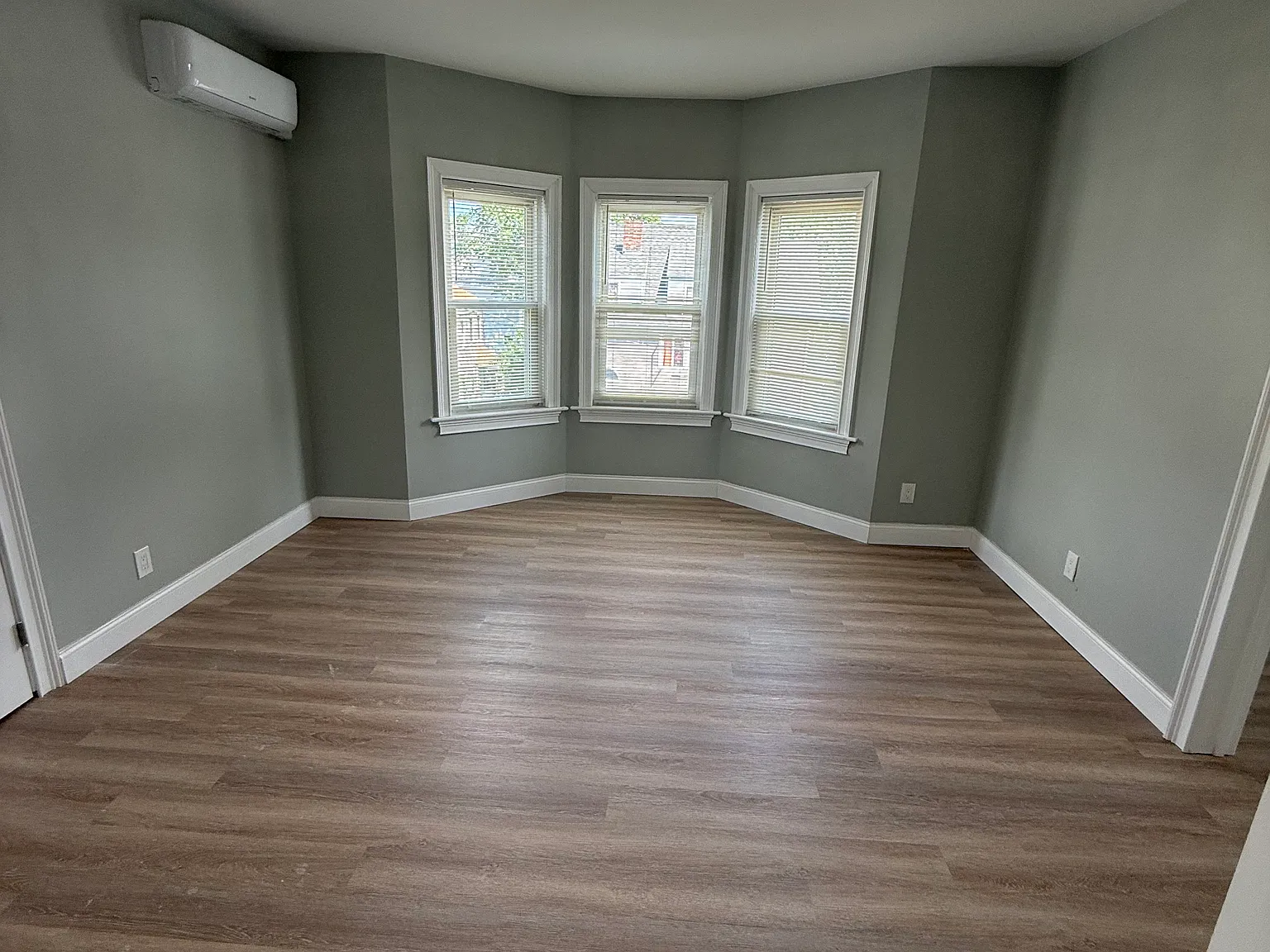 2 bed, 1000 sqft, $3,100 — Photo 4