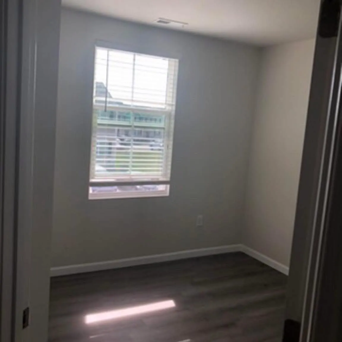 3 bed, 2.5 bath, 1260 sqft, $2,100 — Photo 2