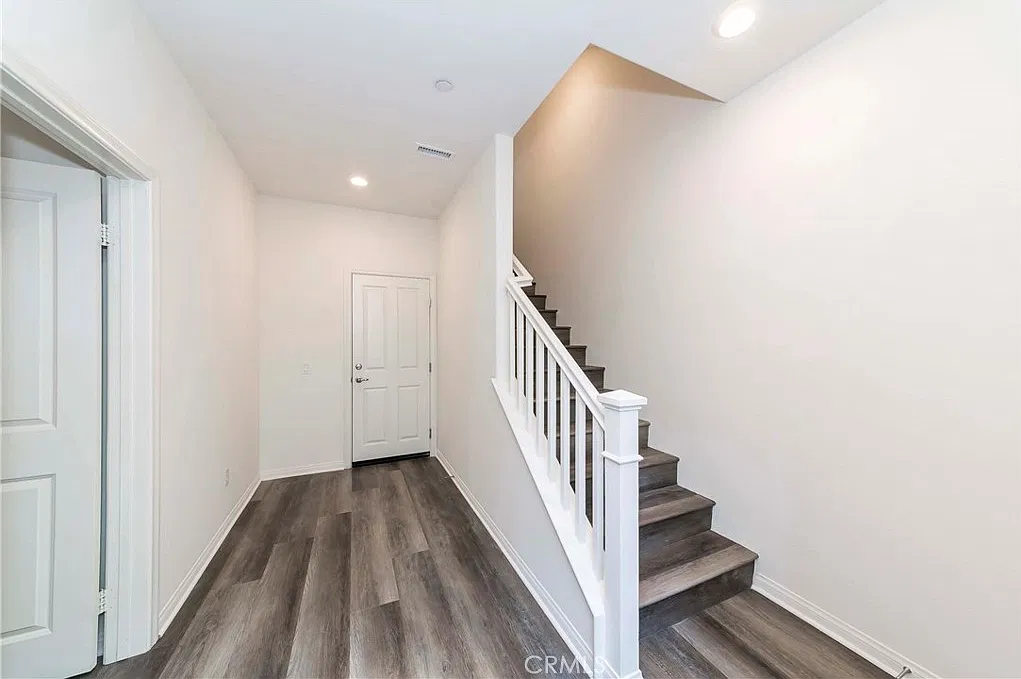 4 bed, 3.5 bath, 2322 sqft, $4,400 — Photo 4