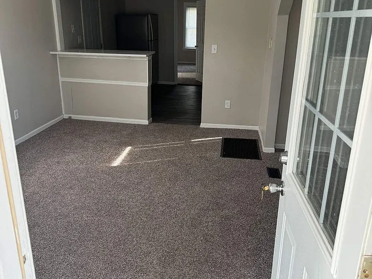 4604 Johnson Ave — Photo 5
