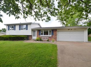 56 Forest Knoll Dr, Fenton, MO 63026