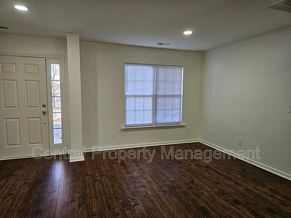 3rd image of 4 Westshire Dr