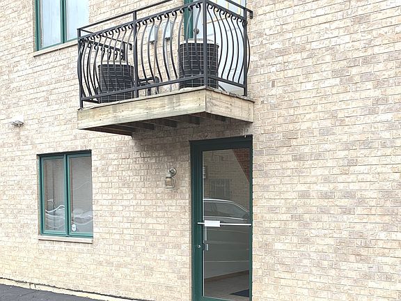 2nd image of 3152 N Oleander Ave APT 1B