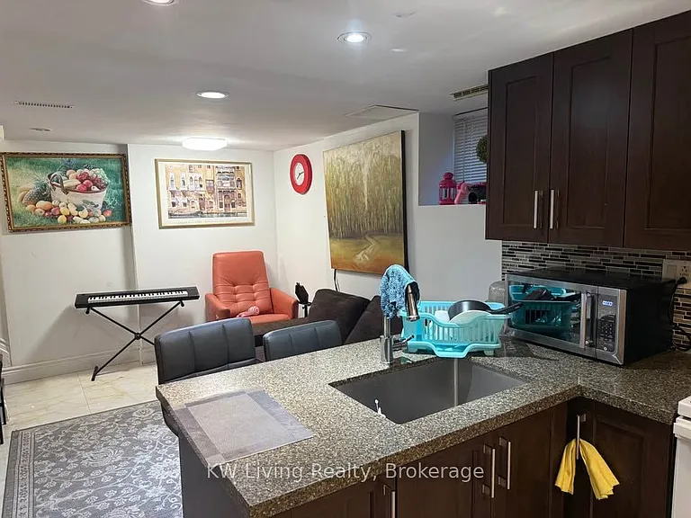 1097 Warden Ave #RM — Photo 7