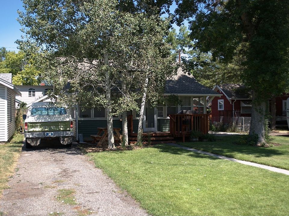1st image of 221 Avenue E