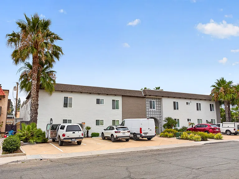 Casa Grande Apartments — Photo 12