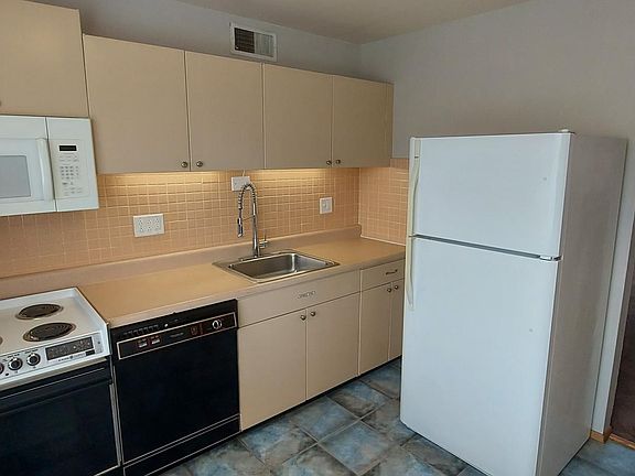 2nd image of 742 Thompson Dr Floor 1