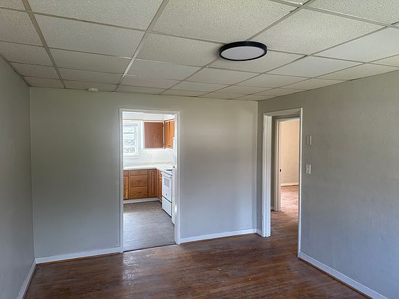 2nd image of 18 W Meadowbrook Dr APT 4